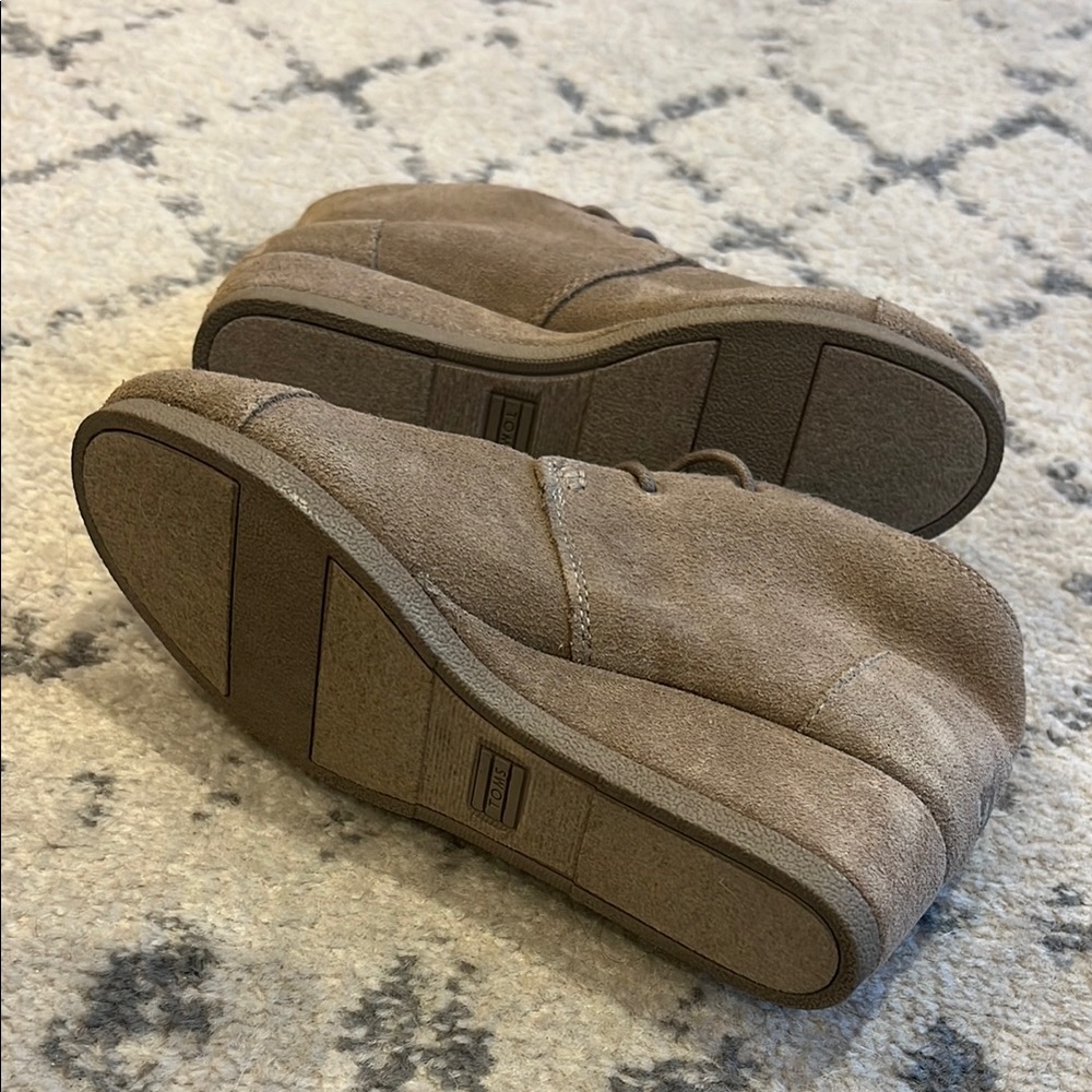 TOMS Toddler Taupe Lace-Up Suede Boots - Picture 5 of 6